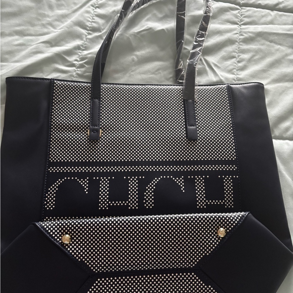 Chic Black and White Tote Bag - Picture 2 of 3
